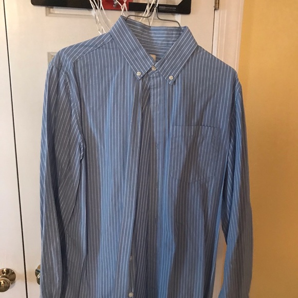 Assorted button down shirts - Picture 5 of 7